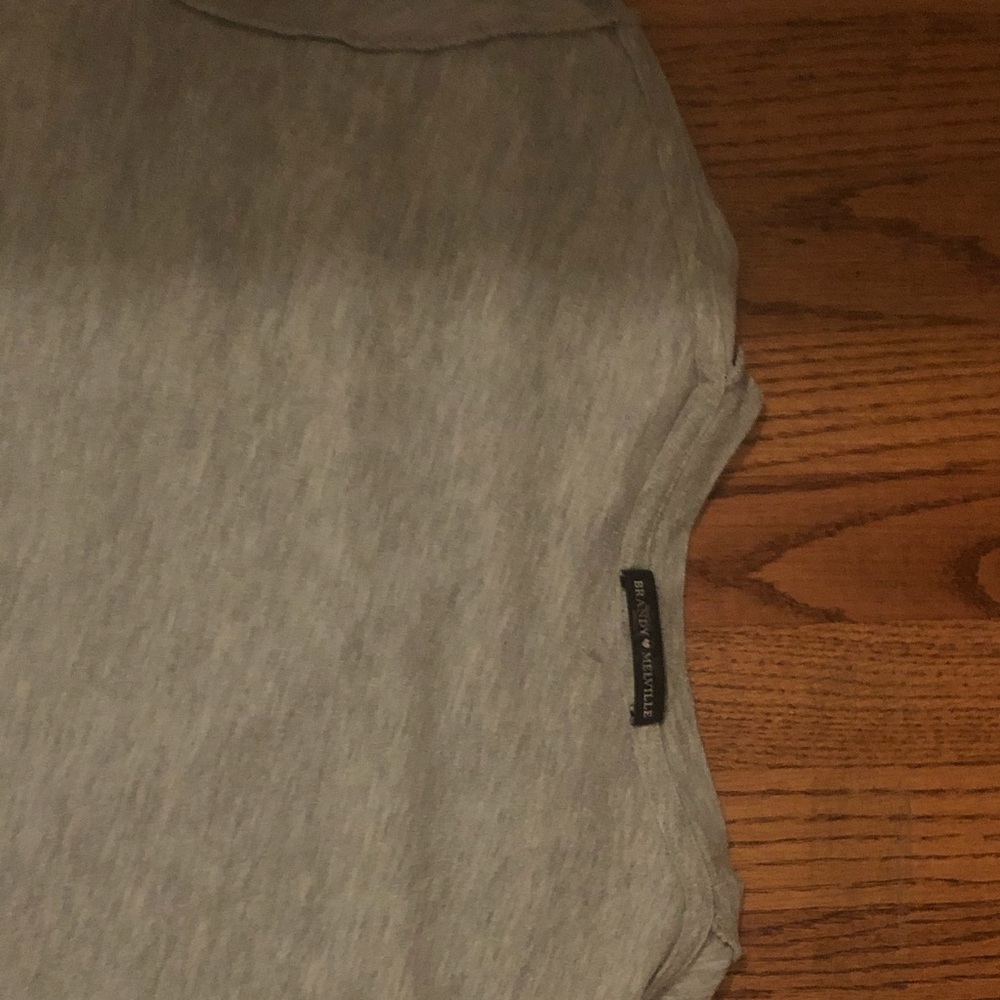 Brandy Melville Short Sleeve - Picture 2 of 2